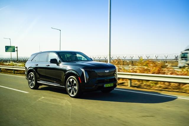 [타봤더니] 압도적 크기에 '헉'…그 덩치로 알아서 차로 변경에 '와'