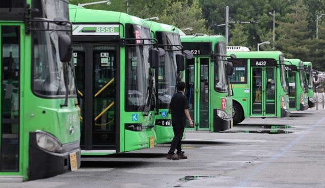 '환승 손실 눈덩이' 서울 마을버스 환승 계속한다… 서울시 500억 지원