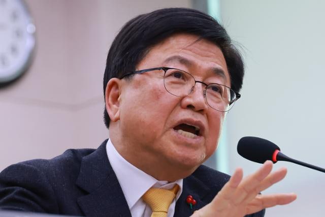 최교진 "교사의 정치 표현, SNS '좋아요' 정도는 보장해야"