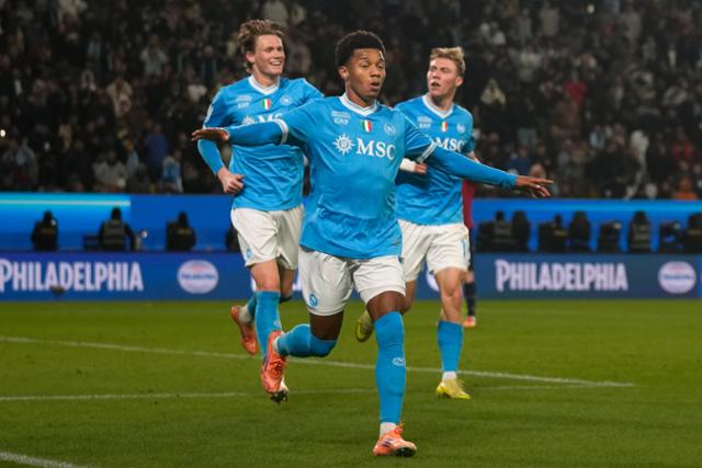 'EPL 떠나니 우승 트로피 따라오네'... 나폴리서 웃는 EPL 출신들