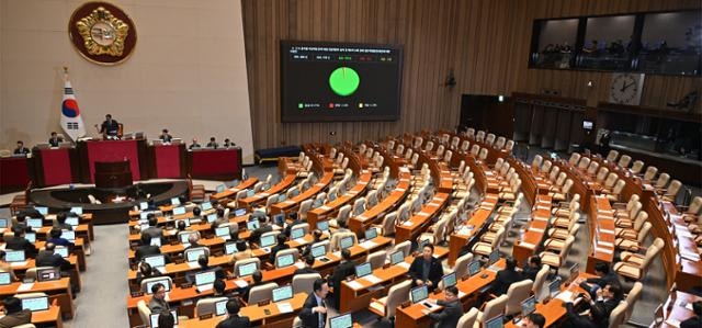 위헌 시비 내란재판부법, 여 단독 처리… '허위조작정보근절법'도 필리버스터