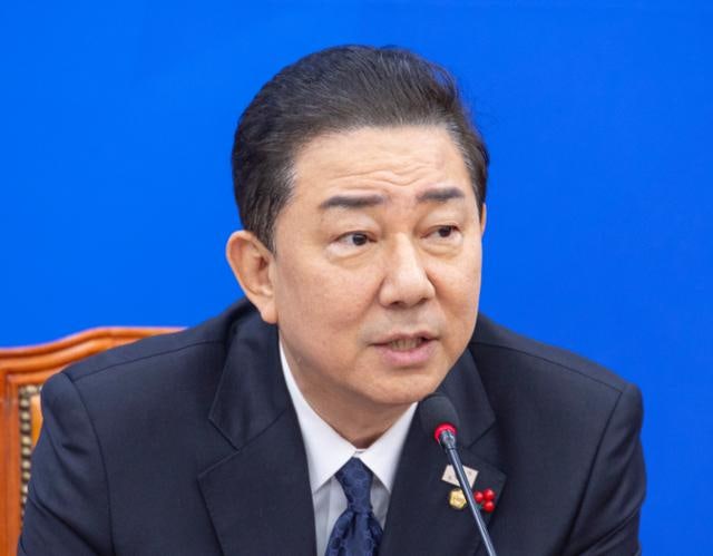 대한항공 호텔 '스위트룸' 숙박권 수령 의혹에 끝내 고개 숙인 김병기