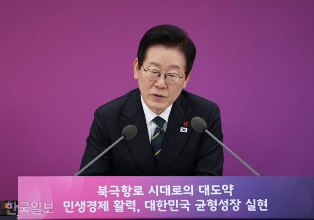 李정부 첫 업무보고 마무리...국정운영 투명 공개 호평에도 '공개 지시' 성과 과제로