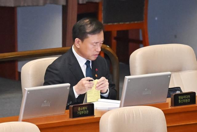 입틀막법? 가짜뉴스 퇴치법?… 고쳐도 고쳐도 '위헌' 논란 여전한 허위정보근절법