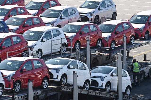 "자동차 수출 늘었지만 중국에 경쟁력 밀려" 암울한 2026년 산업계