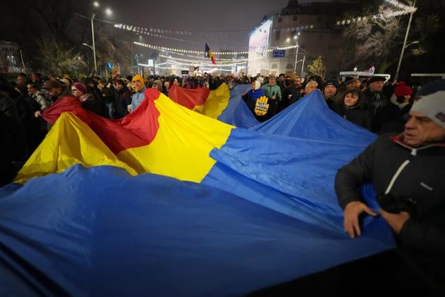 "사법부 못 믿겠다" 거리 나선 루마니아 시민들… 대통령, 사법 개혁 시동