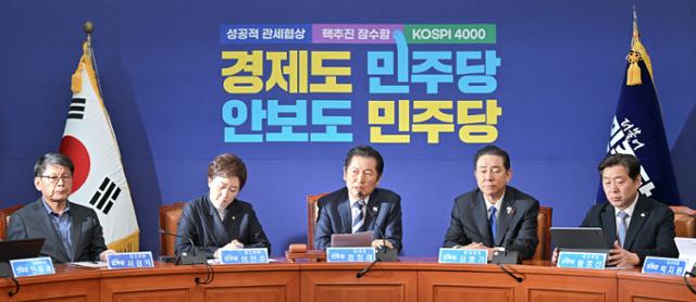 정청래 더불어민주당 대표가 24일 국회에서 열린 최고위원회의에 참석해 모두발언을 하고 있다. 민경석 기자