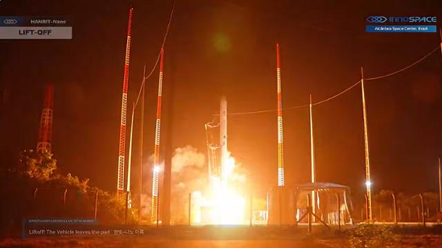 23일 오전(한국시간) 브라질 알칸타라 우주센터에서 이노스페이스의 상업 로켓 '한빛-나노'가 발사되고 있다.뉴스1