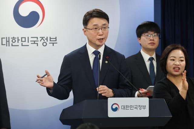 영업정지 피한 KT... 과기부 "펨토셀 관리 부실, 위약금 면제해야"