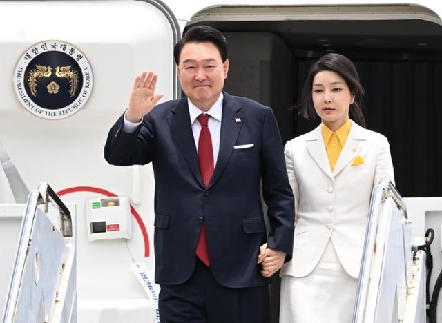 민간인 김건희 '뇌물' 적용 벽 부딪힌 특검… '비선실세' 행세에도 법적 한계