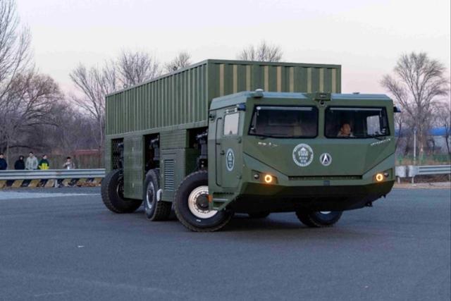 중국이 개발한 대륙간탄도미사일 이동식 발사 차량.홍콩 사우스차이나모닝포스트(SCMP) 캡처