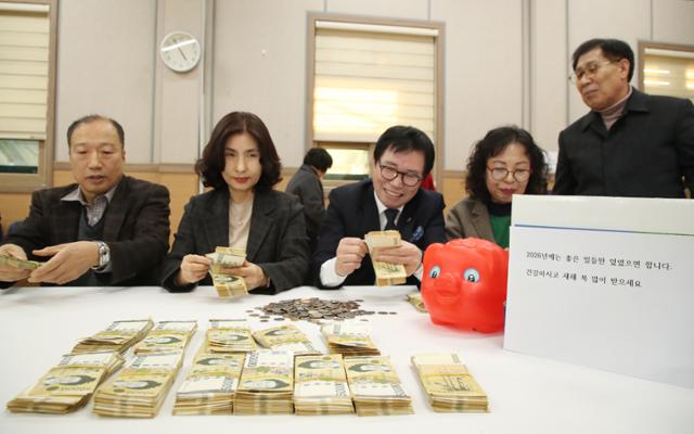 30�� ���� ���ֽ� ��۵��ֹμ��Ϳ��� �������� '�� ���� õ��'�� �ΰ� �� ������ ���� �ִ�. ���ֽ� ����