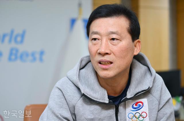 '탁구 레전드' 출신 김택수 촌장 " 밀라노 현지처럼 빙상장 꾸몄죠"