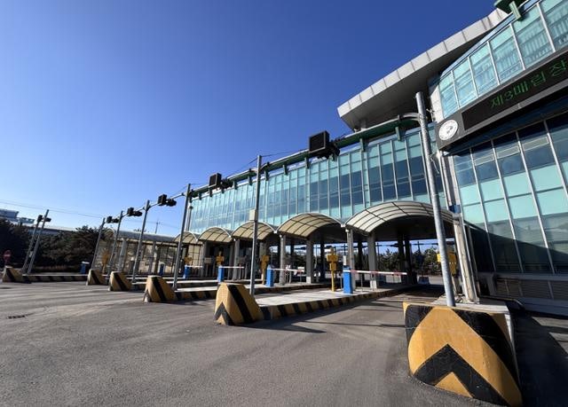 수도권 폐기물 반입 82% 줄었다…매립지는 태양광 시설로?