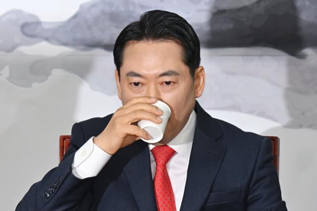 "기절초풍할 사람들"… 윤리위 구성 놓고 수렁 빠져드는 국민의힘