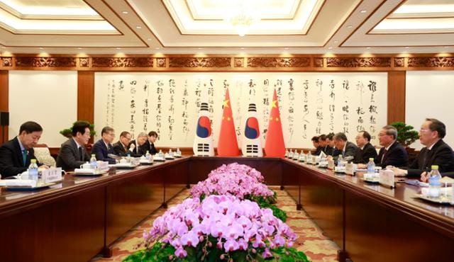 이 대통령, 中 서열 1~3위 만났다... "한중관계 발전 되돌릴 수 없게 공고히"