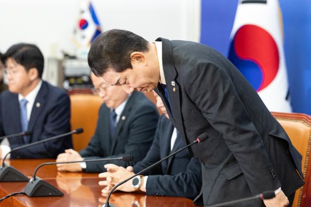 민주당 최악 위기에도 소신 대신 침묵 택하는 초선들… 자정 능력 어디로