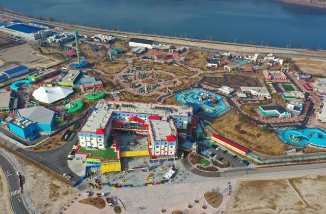 2022년 5월 5일 강원 춘천시 하중도에 들어선 레고랜드 테마파크. 춘천=연합뉴스