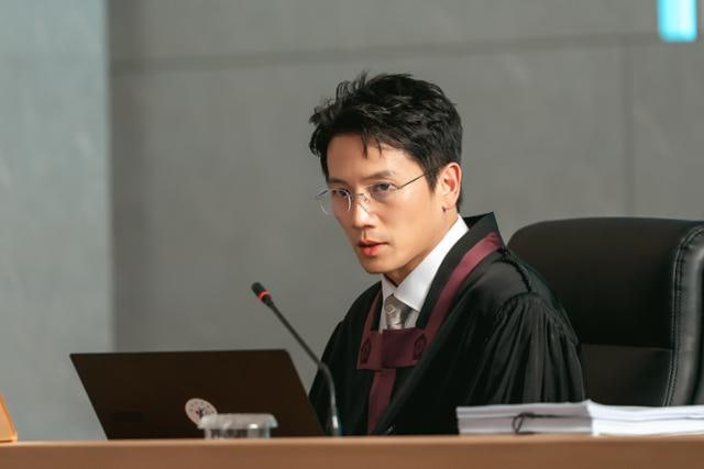 '권선징악'만으로는 부족해… 한끗 차별화 꾀하는 'K법정물'