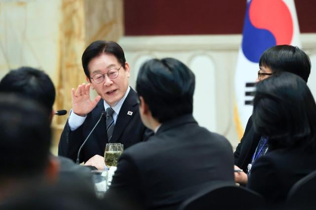 이 대통령 “中 서해구조물 관리시설 옮기게 될 듯"...선란 1·2호 묵인 우려도