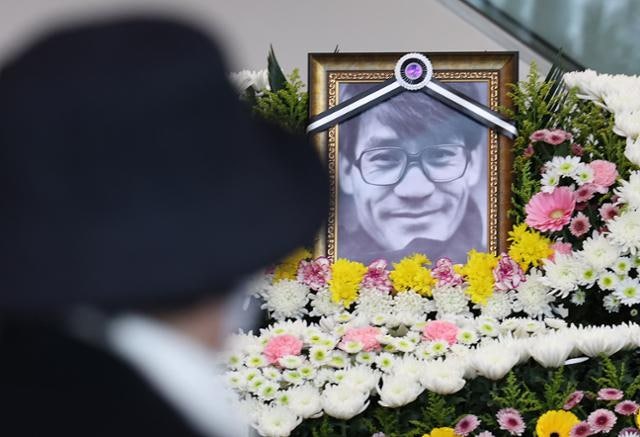 "故 안성기, 매년 아파트 관리실 직원들에 호텔 식사 대접"... 따뜻한 미담 계속