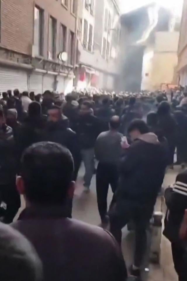 시위 확산에 '인터넷 차단' 나선 이란..."디지털 검열 조치"