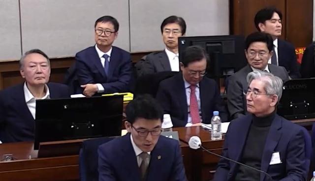 민주당, 尹 구형 연기에 "사형 구형 기다린 국민 우롱…내란 잔당 법정 필리버스터에 재판부 굴복"