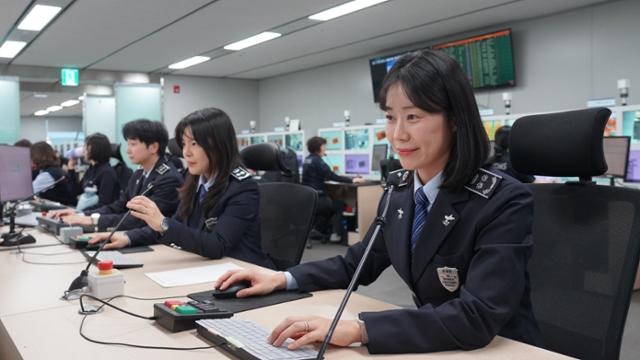 한 해 2990만 개 수하물 판독하는 145명… "마약 밀반입 날로 교묘해지네"