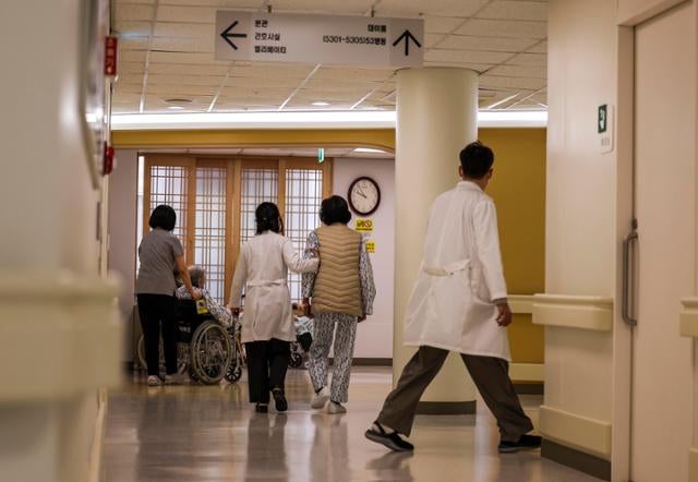 4년 뒤 치매 환자 120만명 돌파, 진료비 80조원 급증