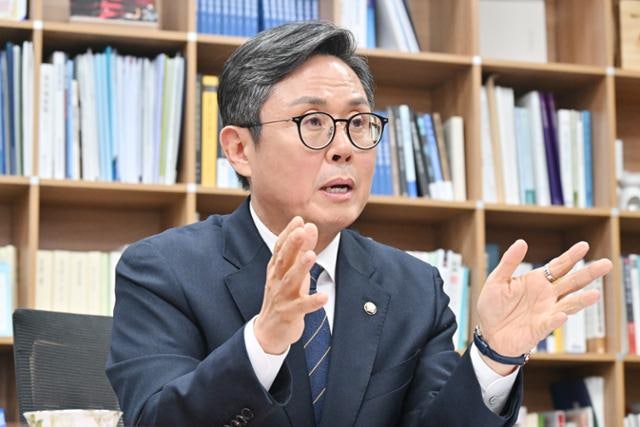 민주당 안도걸 “해외투자로 달러 '초과 수요'… 국민연금, 외화채 발행 허용해야”