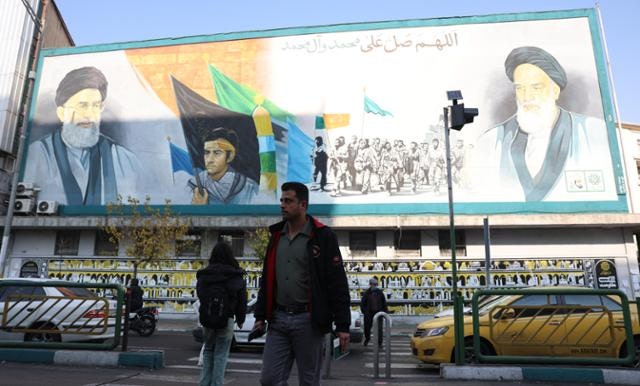 이란 47년 신정체제 무너지나...시민들 분노한 진짜 이유는