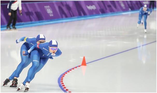 2018 평창 동계올림픽 여자 스피드스케이팅 팀 추월 경기에 나선 김보름과 박지우, 노선영의 모습. 연합뉴스