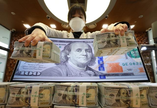 기업 해외로 빼돌린 외화 2조 원...관세청, 고환율에 수출기업 전방위 조사