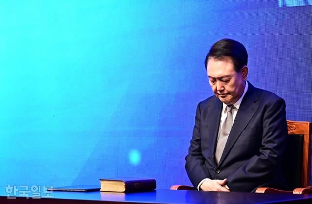 구형 앞둔 법정에 소환된 케플러 갈릴레오 몽테스키외...尹 "다수가 진실은 아냐"