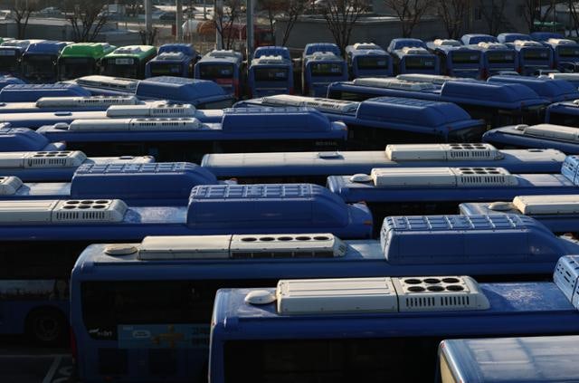 서울 버스 파업 철회 기약 없다…임금 인상률 두고 노사 갈등 커