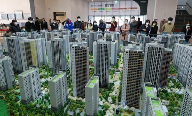 [단독] 다자녀 가구 먼저?... 장기전세주택 '조기 분양' 검토한 서울시