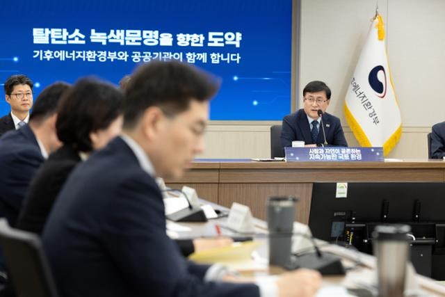 기후장관 "수도권매립지공사 인천 이관, 하반기 결론 내라"