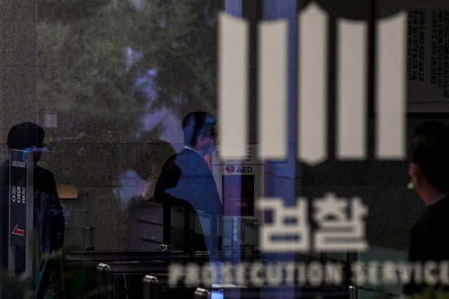 '일타 강사' 현우진·조정식, 교사에 최대 1.8억 주고 문항 받아