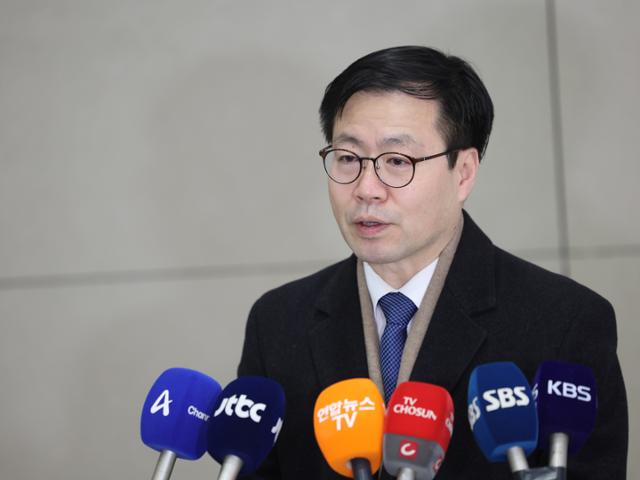 미국을 방문해 대미 통상현안을 논의한 여한구 산업통상자원부 통상교섭본부장이 17일 오전 인천국제공항을 통해 귀국,<a href=