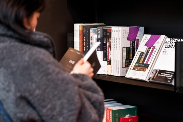 책 안 읽는 한국서 고급 서평지가 살아남는 법… 서리북 5년 분투기