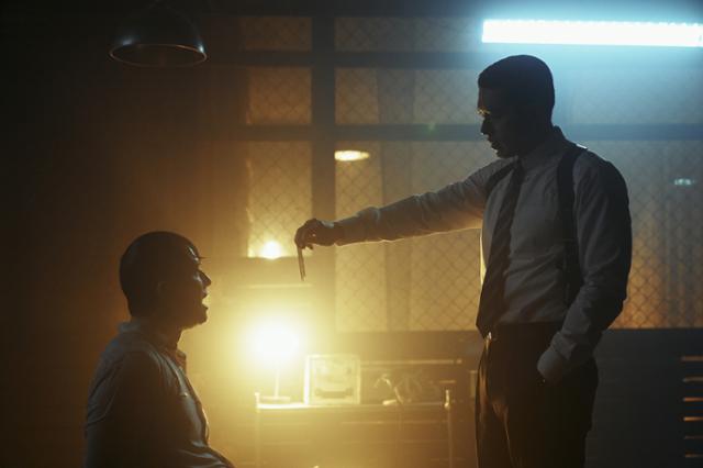 디즈니플러스 '메이드 인 코리아'의 백기태(오른쪽)와 장건영.월트디즈니 컴퍼니 코리아 제공