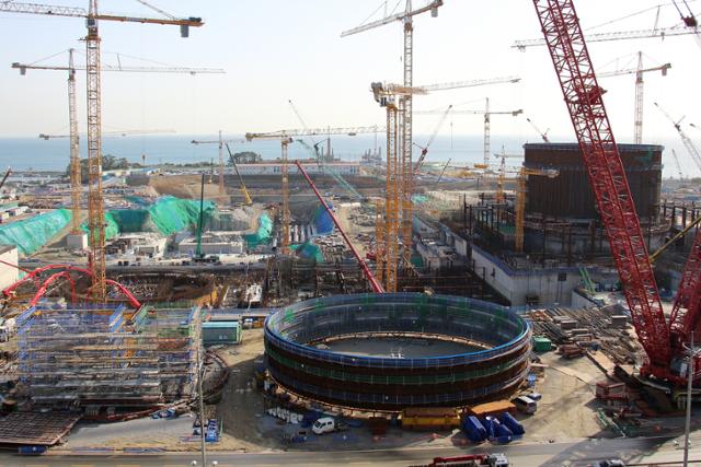 울산 울주군 새울원자력본부 새울 3·4호기 건설 초기 모습.지난해 12월 30일 새울 3호기는 운영허가를 받았고,새울 4호기는 운영허가 전이다.한국수력원자력 제공