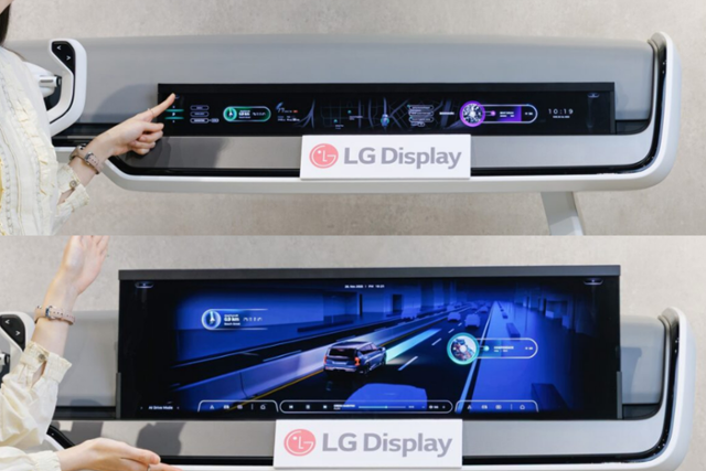 LG디스플레이가 CES 2026에서 공개한 '33인치 슬라이더블 OLED'.돌돌 말려 네이게이션으로 쓰는 OLED 디스플레이(위 사진)가 자율주행 모드에서는 펼쳐져 33인치 대형화면이 된다.LG디스플레이 제공