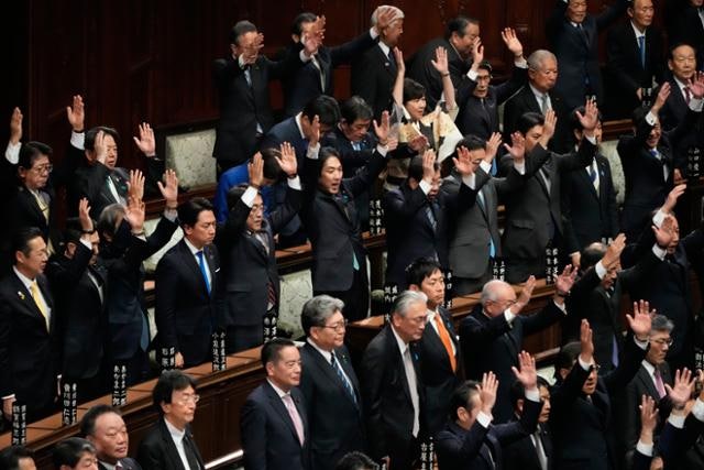 日 중의원, 1년4개월 만 해산… '16일' 역대 최단기간 선거전 돌입