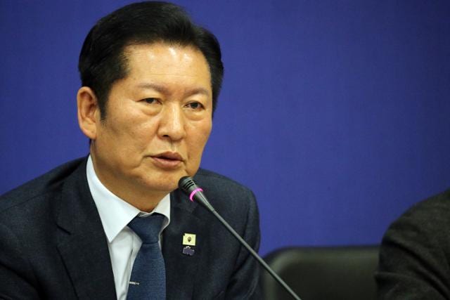 '조국 합당' 후폭풍… 민주당 초선 28명 "졸속 합당 중단하라"