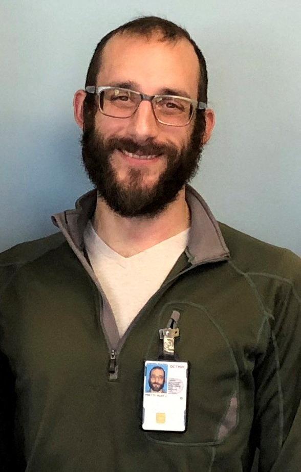 24일 미네소타주 미니애폴리스에서 이민세관단속국(ICE) 요원 총에 맞아 사망한 미국인 남성 알렉스 제프리 프레티의 생전 모습. 미국 재향군인부·로이터 연합뉴스