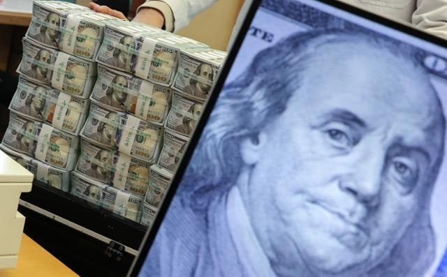 미·일 외환시장 개입설에 환율 25원 '뚝'… 국민연금 해외주식목표 비중도 낮춰