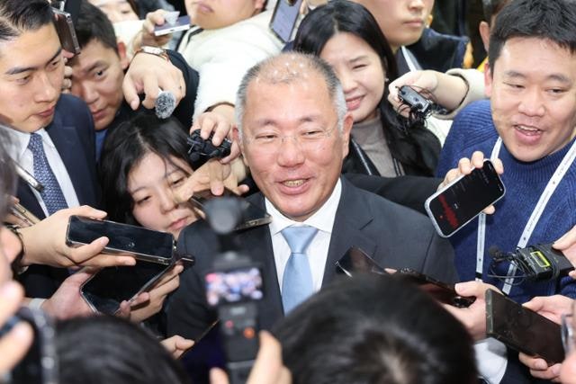 60조 캐나다 잠수함 '측면 지원' 나선 정의선…그의 역할은?