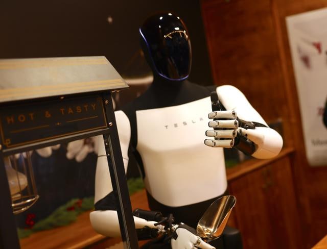 테슬라, 전기차 모델 S·X 생산 중단…휴머노이드 로봇 생산한다