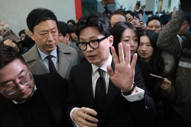 '제명' 한동훈, 무소속 출마할까?...지지자 집회에 토크콘서트까지 여는 배경은